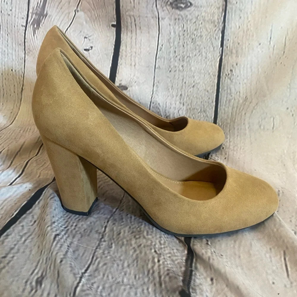 Minimalist Quiet Luxury Corpcore Light Academia Block Heel Camel Career Pump 9.5